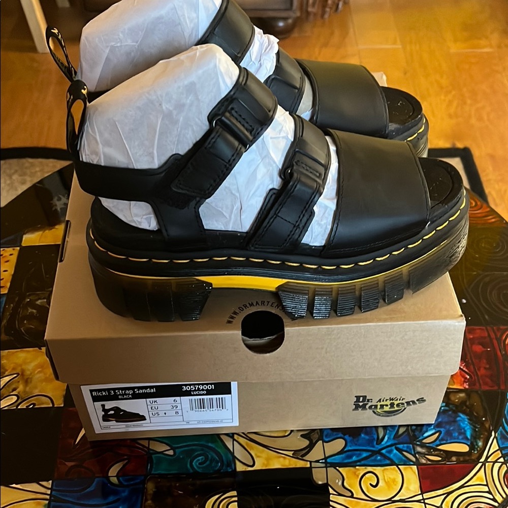 Dr. Martens Black Sandals with Iconic Design - Picture 3 of 9